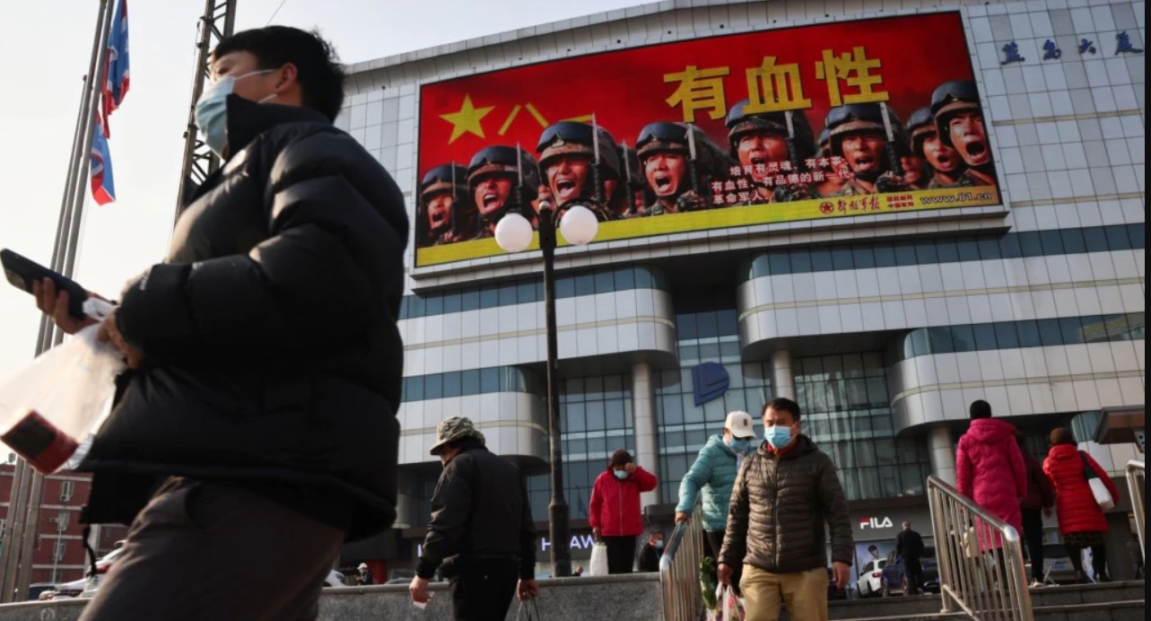Xinjiang Paramilitary Anti-terror Cop to Lead Hong Kong Garrison